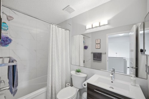 158 Shawbrooke Green Sw, Calgary, AB - Indoor Photo Showing Bathroom