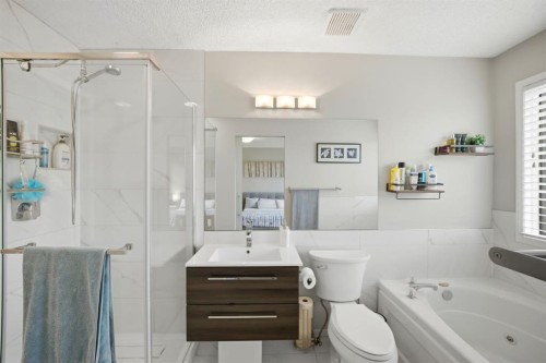 158 Shawbrooke Green Sw, Calgary, AB - Indoor Photo Showing Bathroom