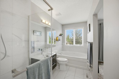 158 Shawbrooke Green Sw, Calgary, AB - Indoor Photo Showing Bathroom