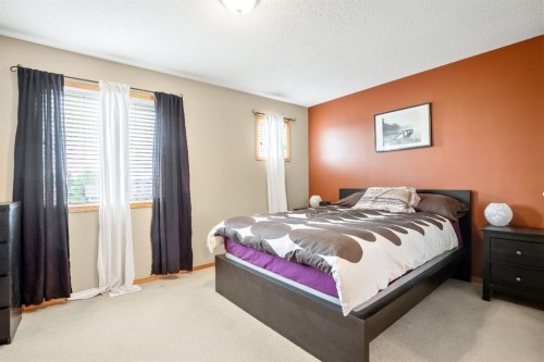 209 Strathcona Circle, Strathmore, AB - Indoor Photo Showing Bedroom