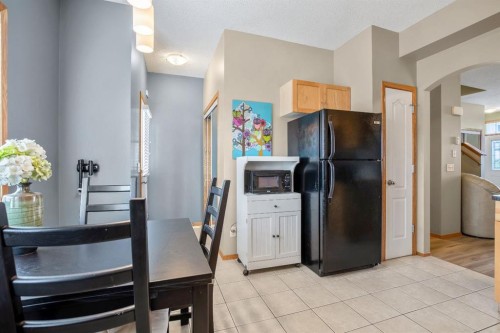 209 Strathcona Circle, Strathmore, AB - Indoor Photo Showing Kitchen