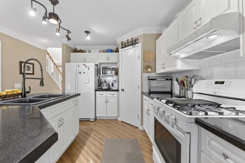 185 Shawbrooke Green Sw, Calgary, AB - Indoor Photo Showing Kitchen With Double Sink