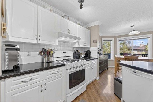 185 Shawbrooke Green Sw, Calgary, AB - Indoor Photo Showing Kitchen