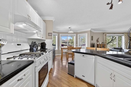 185 Shawbrooke Green Sw, Calgary, AB - Indoor Photo Showing Kitchen