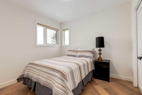 113 Straddock Terrace Sw, Calgary, AB - Indoor Photo Showing Bedroom