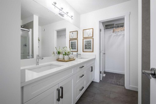 17 Tillotson Loop, Okotoks, AB - Indoor Photo Showing Bathroom