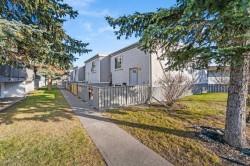 1-455 Huntsville Crescent NW Calgary, AB T2K 4W3