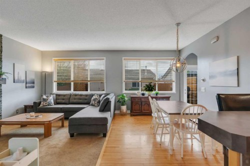 104 Prestwick Street Se, Calgary, AB - Indoor Photo Showing Living Room