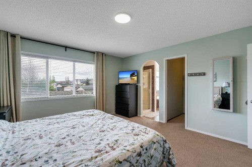 104 Prestwick Street Se, Calgary, AB - Indoor Photo Showing Bedroom