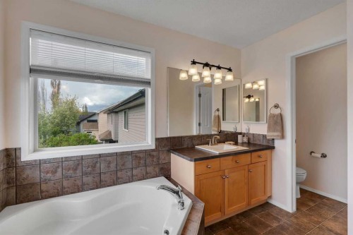 104 Prestwick Street Se, Calgary, AB - Indoor Photo Showing Bathroom