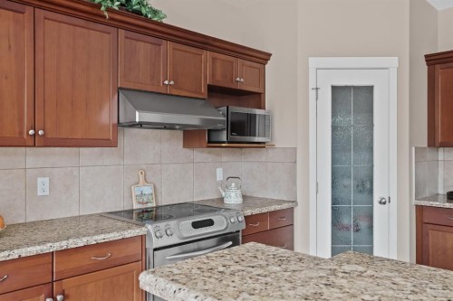 430 Discovery Ridge Boulevard Sw, Calgary, AB - Indoor Photo Showing Kitchen