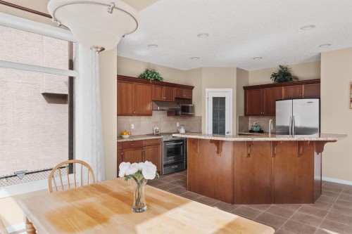 430 Discovery Ridge Boulevard Sw, Calgary, AB - Indoor Photo Showing Kitchen