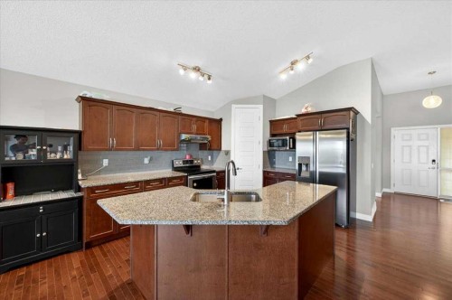 248 Rainbow Falls Way, Chestermere, AB - Indoor Photo Showing Kitchen