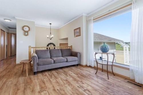 4318 60 Avenue, Innisfail, AB - Indoor Photo Showing Living Room