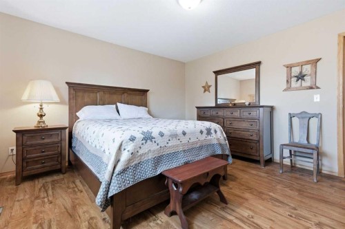4318 60 Avenue, Innisfail, AB - Indoor Photo Showing Bedroom