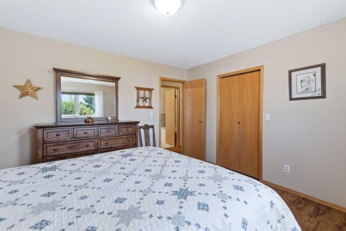 4318 60 Avenue, Innisfail, AB - Indoor Photo Showing Bedroom