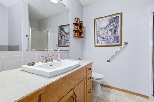 4318 60 Avenue, Innisfail, AB - Indoor Photo Showing Bathroom