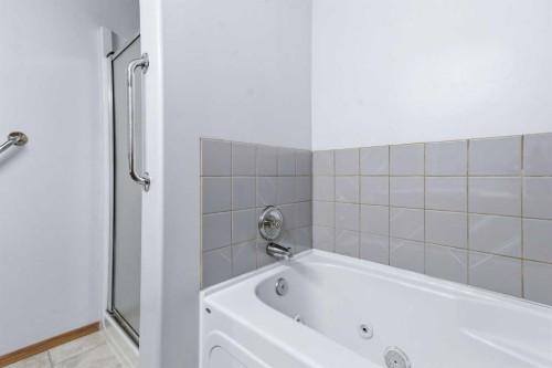 4318 60 Avenue, Innisfail, AB - Indoor Photo Showing Bathroom