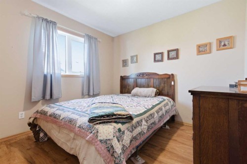 4318 60 Avenue, Innisfail, AB - Indoor Photo Showing Bedroom