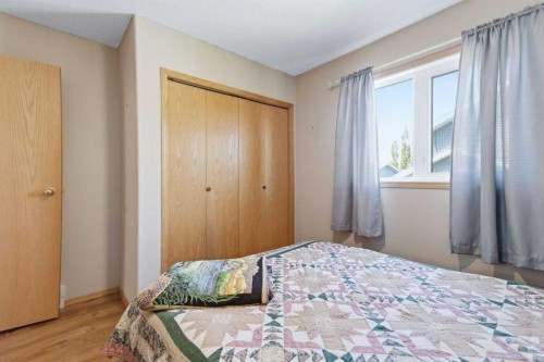 4318 60 Avenue, Innisfail, AB - Indoor Photo Showing Bedroom