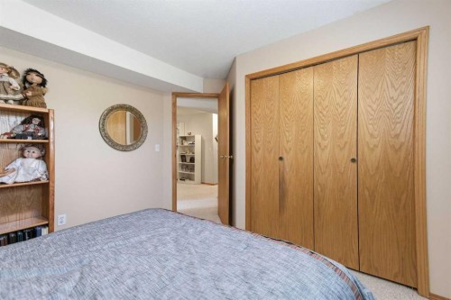 4318 60 Avenue, Innisfail, AB - Indoor Photo Showing Bedroom