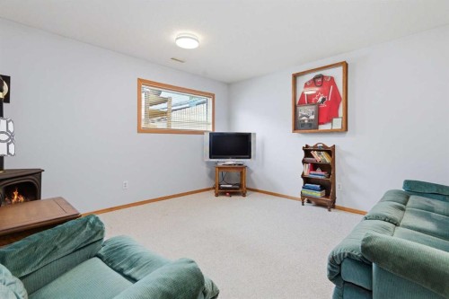 4318 60 Avenue, Innisfail, AB - Indoor Photo Showing Other Room