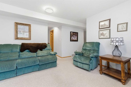 4318 60 Avenue, Innisfail, AB - Indoor Photo Showing Living Room