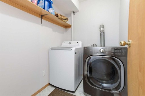 4318 60 Avenue, Innisfail, AB - Indoor Photo Showing Laundry Room