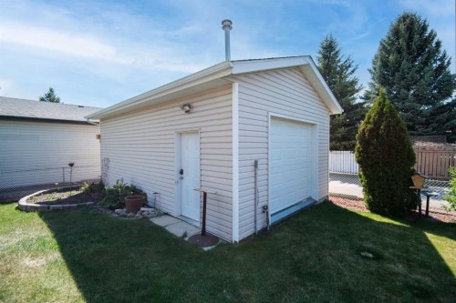 4318 60 Avenue, Innisfail, AB - Outdoor With Exterior