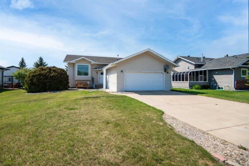 4318 60 Avenue, Innisfail, AB - Outdoor With Facade