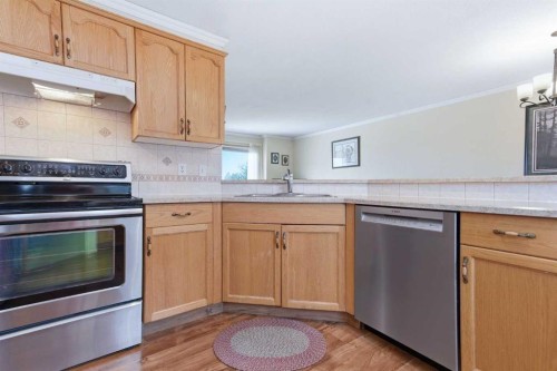 4318 60 Avenue, Innisfail, AB - Indoor Photo Showing Kitchen