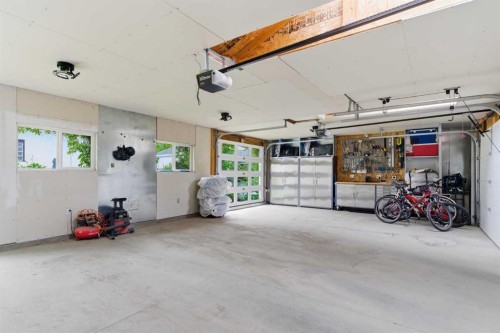 1945 Mountview Crescent Ne, Calgary, AB - Indoor Photo Showing Garage