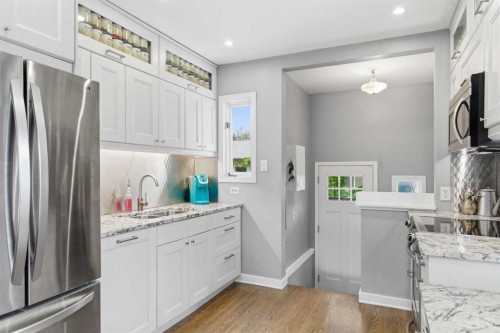1945 Mountview Crescent Ne, Calgary, AB - Indoor Photo Showing Kitchen With Upgraded Kitchen