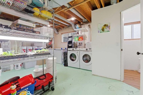 437 Maplewood Se, Diamond Valley, AB - Indoor Photo Showing Laundry Room