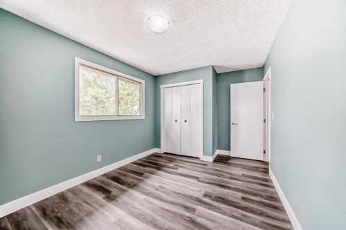 4308 55 Street Ne, Calgary, AB - Indoor Photo Showing Other Room