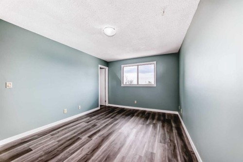4308 55 Street Ne, Calgary, AB - Indoor Photo Showing Other Room