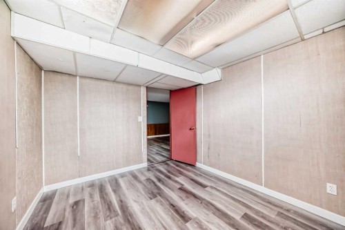 4308 55 Street Ne, Calgary, AB - Indoor Photo Showing Other Room