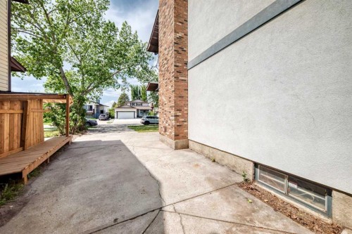 4308 55 Street Ne, Calgary, AB - Outdoor