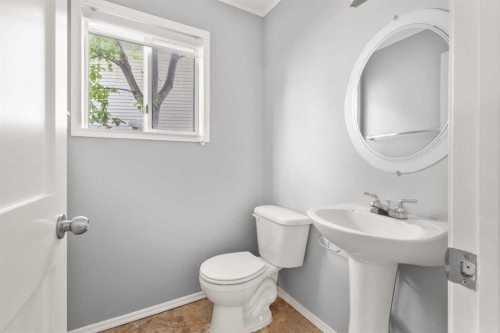 256 Covington Place Ne, Calgary, AB - Indoor Photo Showing Bathroom