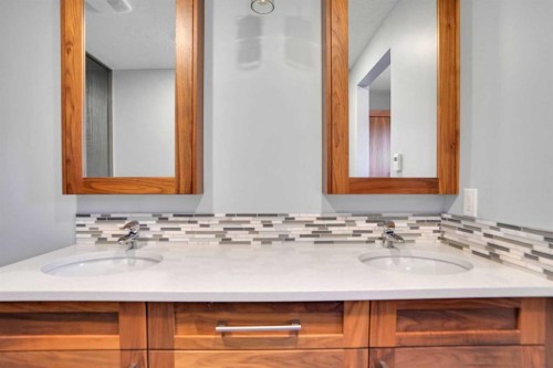 145 Marquis Common Se, Calgary, AB - Indoor Photo Showing Bathroom