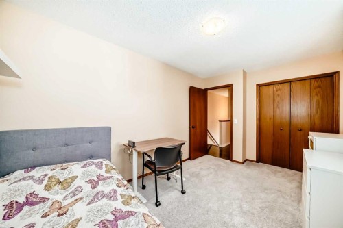 327 Hidden Ranch Circle Nw, Calgary, AB - Indoor Photo Showing Bedroom