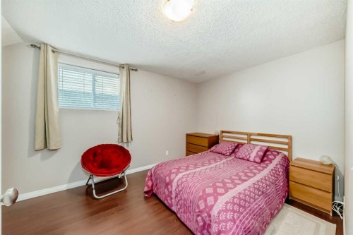 327 Hidden Ranch Circle Nw, Calgary, AB - Indoor Photo Showing Bedroom
