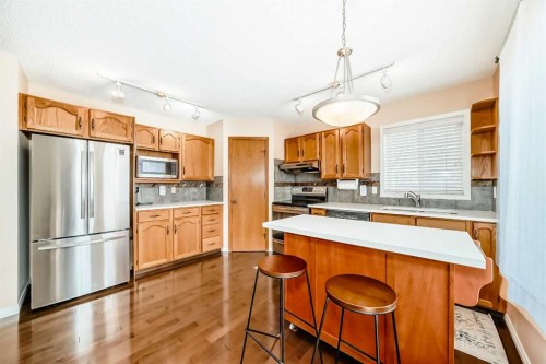 327 Hidden Ranch Circle Nw, Calgary, AB - Indoor Photo Showing Kitchen