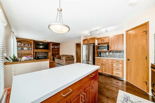 327 Hidden Ranch Circle Nw, Calgary, AB - Indoor Photo Showing Kitchen