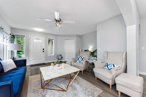 44 Tuscarora Place Nw, Calgary, AB - Indoor Photo Showing Living Room
