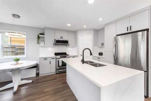 44 Tuscarora Place Nw, Calgary, AB - Indoor Photo Showing Kitchen With Double Sink With Upgraded Kitchen