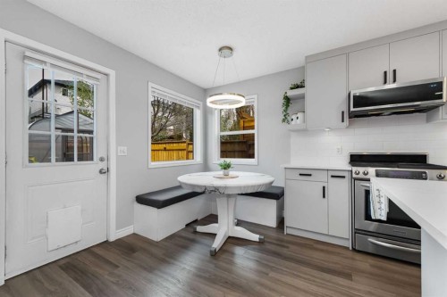 44 Tuscarora Place Nw, Calgary, AB - Indoor Photo Showing Kitchen