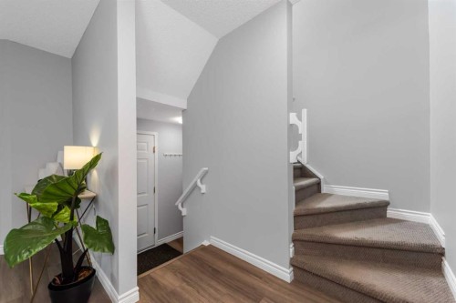 44 Tuscarora Place Nw, Calgary, AB - Indoor Photo Showing Other Room