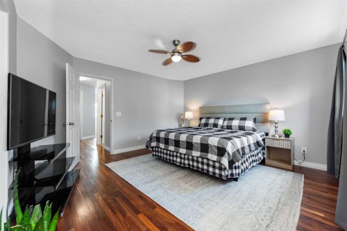 44 Tuscarora Place Nw, Calgary, AB - Indoor Photo Showing Bedroom