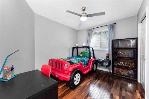 44 Tuscarora Place Nw, Calgary, AB - Indoor Photo Showing Garage
